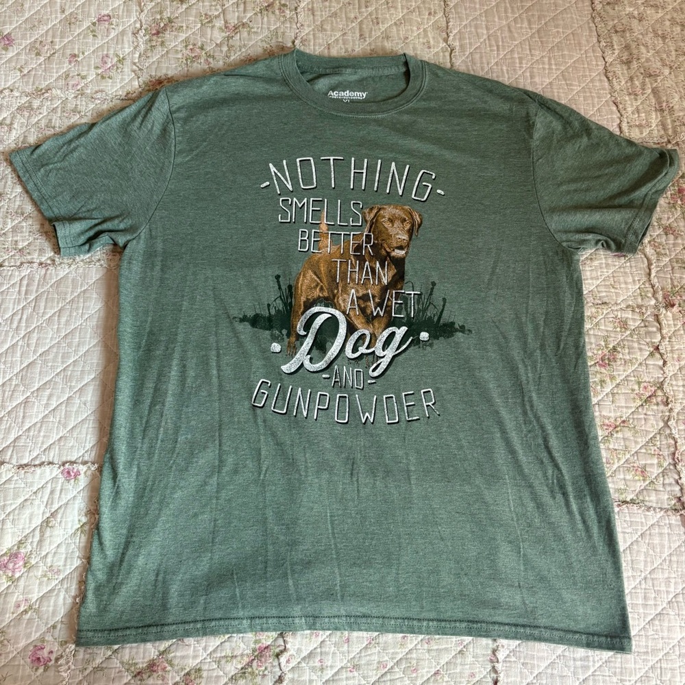 Gildan Green Dog Graphic T-Shirt